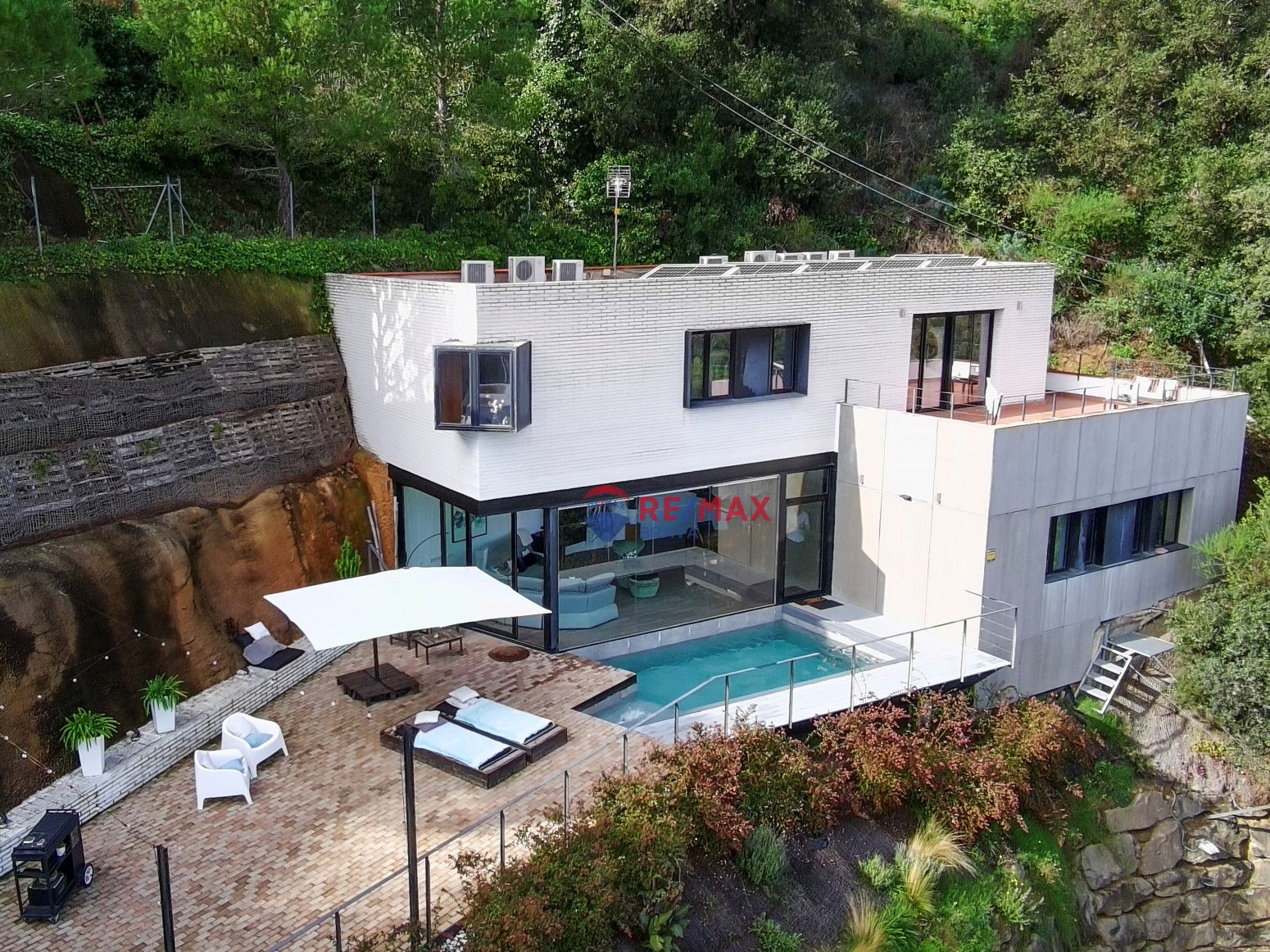 Exterior view of House or chalet for sale in Sant Cebrià de Vallalta  with Air Conditioner, Heating and Private garden
