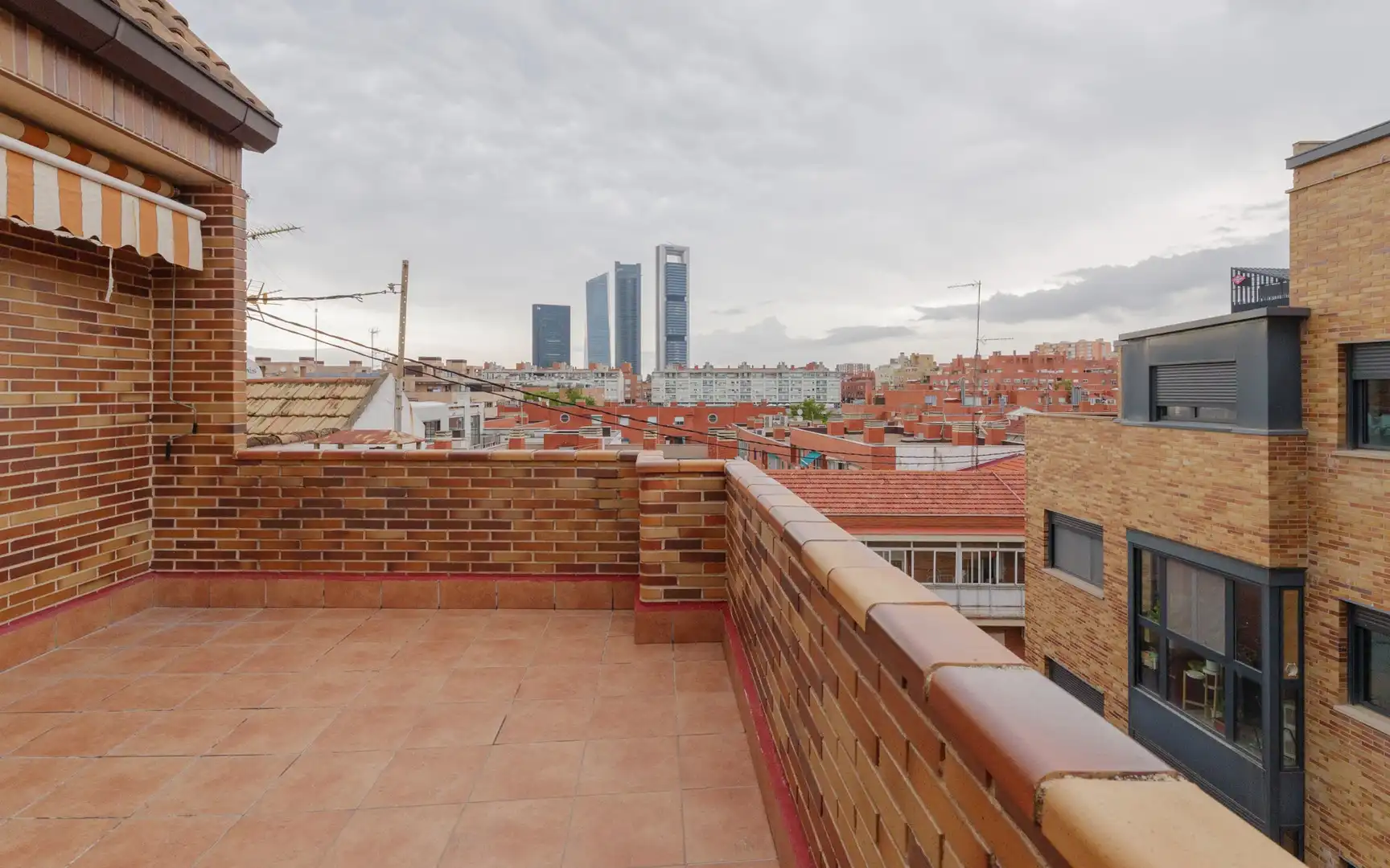 Penthouse with lift to rent in José