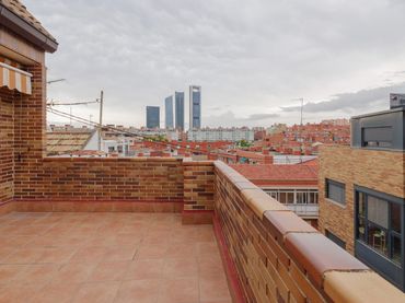 Penthouse with lift to rent in José