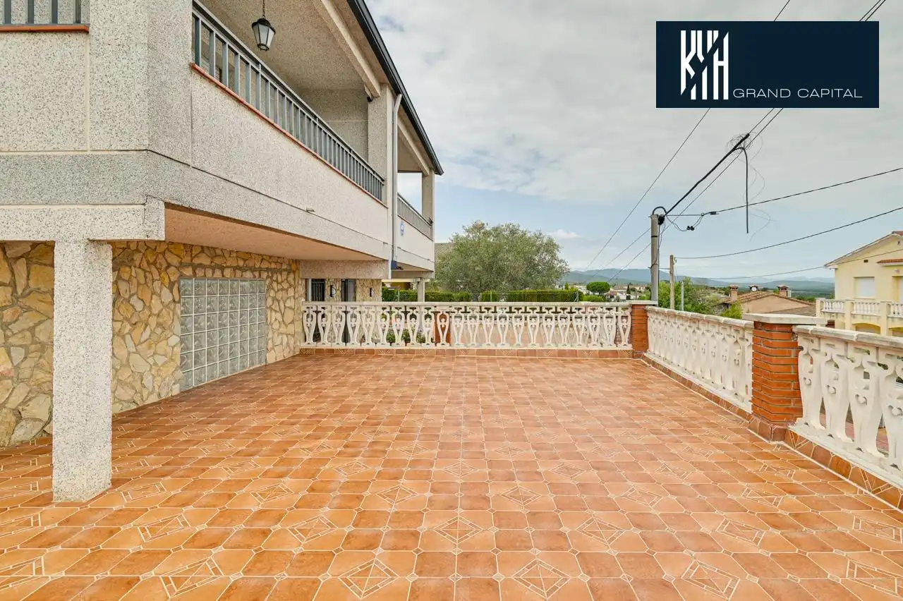 Casa amb terrassa en venda a Carrer Carrer Rovelló, imagen 2