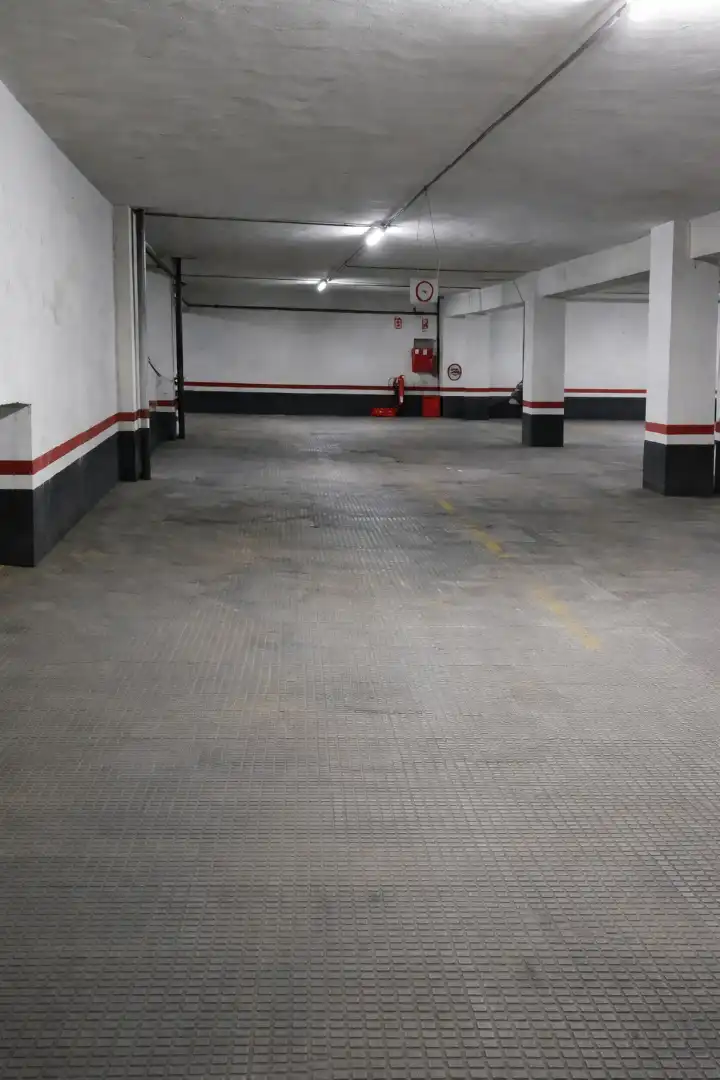 Individuel avec ascenseur à louer à Calle de Orense 64, imagen 4