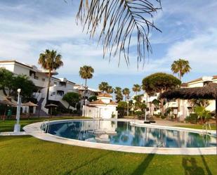 Jardí de Apartament de lloguer en Chiclana de la Frontera amb Aire condicionat, Terrassa i Piscina comunitària