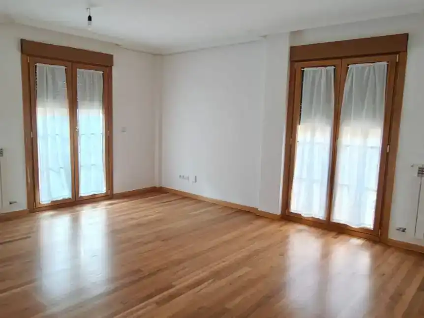 Sala d'estar de Pis en venda en Soria Capital  amb Traster i Balcó