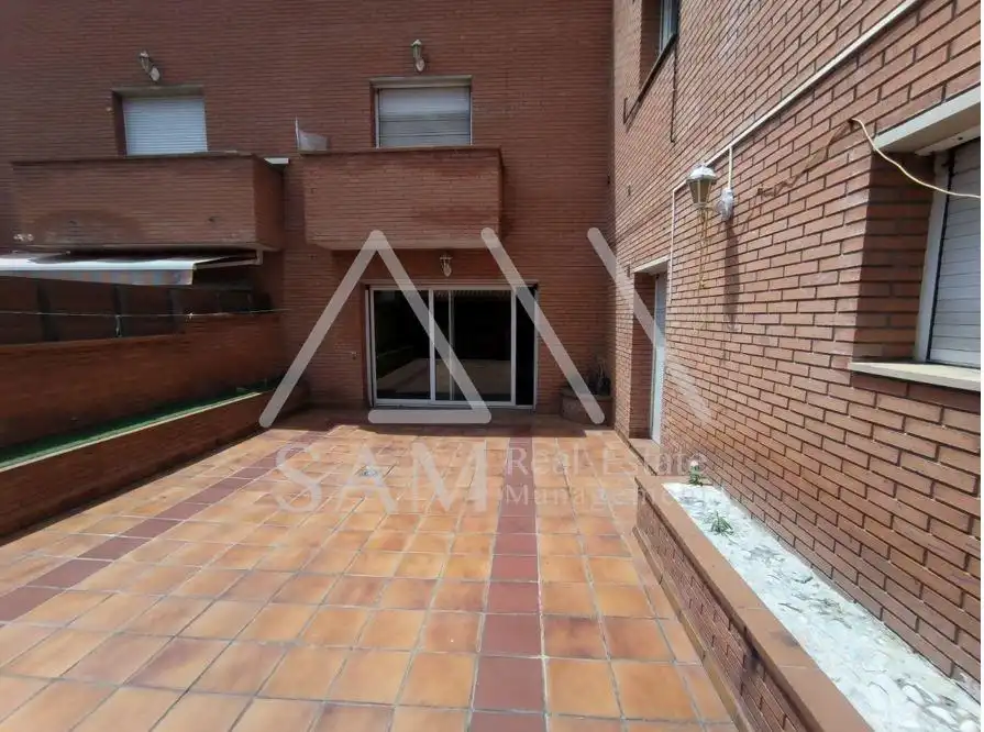Jardí de Casa adosada en venda en Badalona amb Terrassa, Balcó i Piscina comunitària