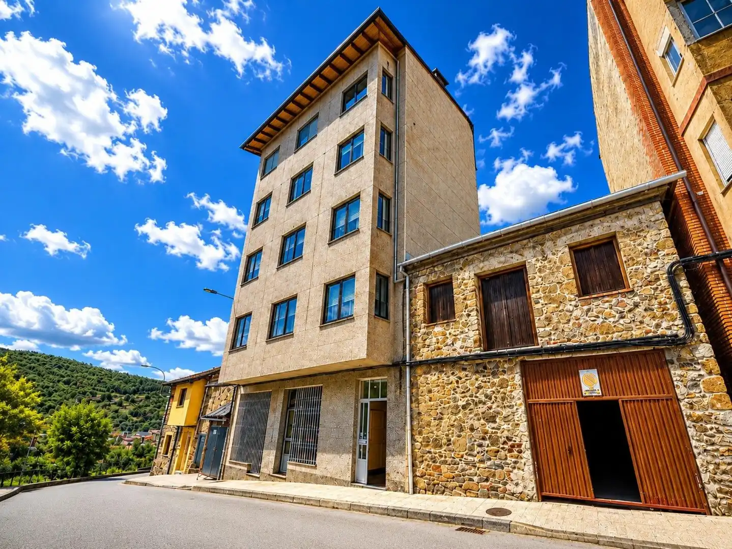 Außenansicht von Gebäude zum Verkauf in Toreno