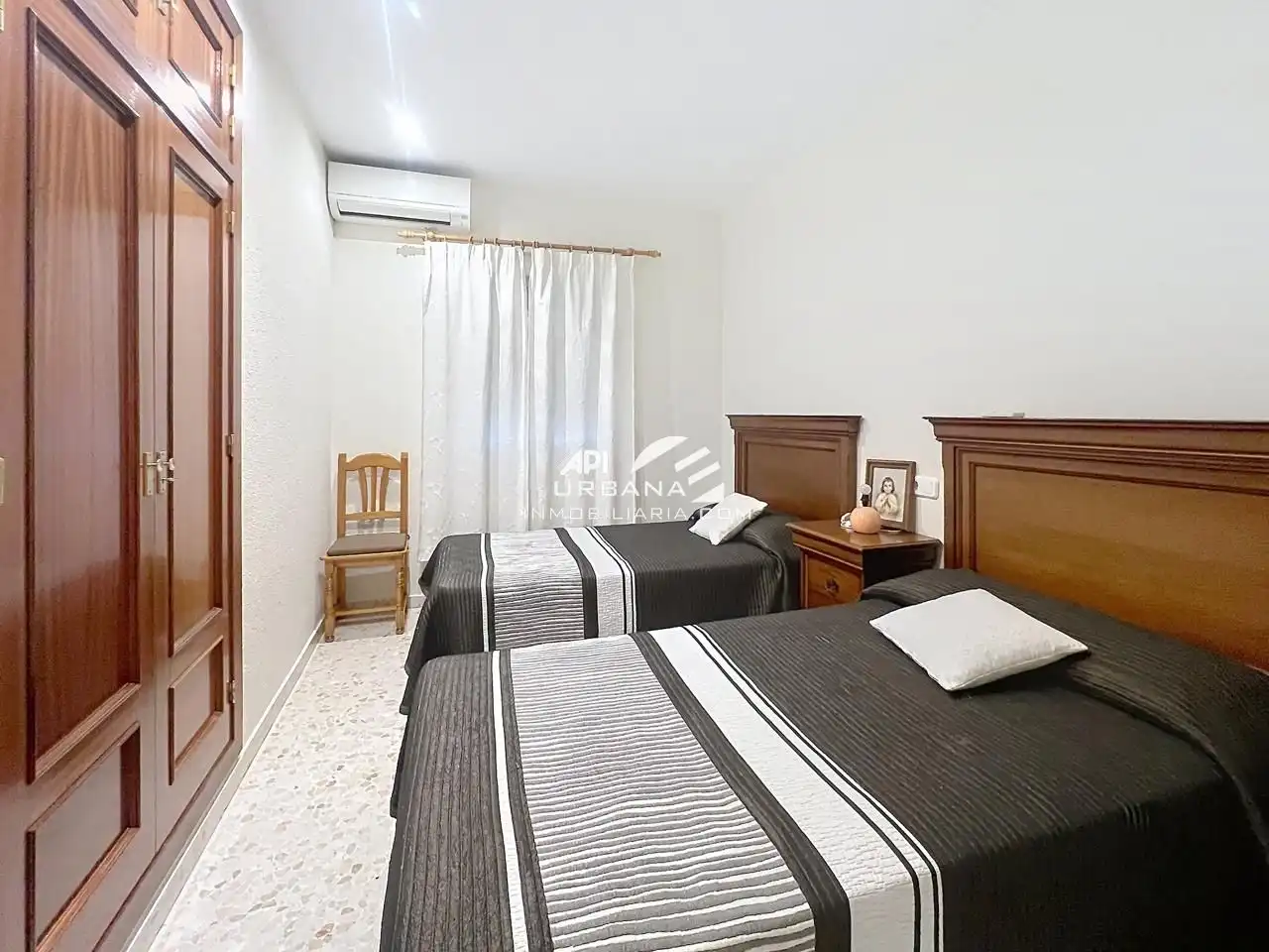 Dormitori de Casa o xalet en venda en Lucena amb Aire condicionat i Piscina