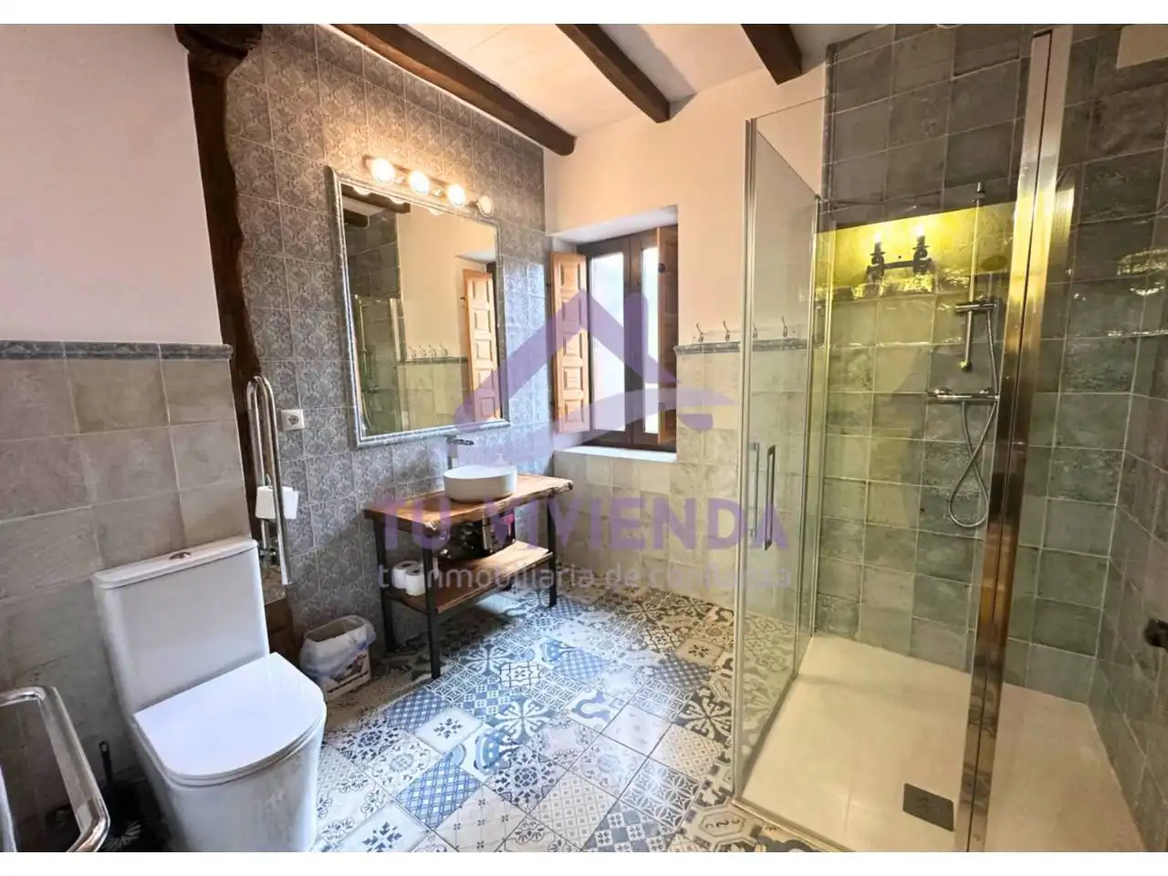 Baño de Casa o chalet en venta en Bustillo de la Vega con Jardín privado, Piscina y Amueblado