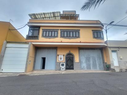 Vista exterior de Casa o xalet en venda en Las Palmas de Gran Canaria amb Jardí privat i Traster