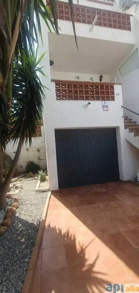 Aparcament de Casa o xalet en venda en Roses amb Calefacció, Jardí privat i Terrassa