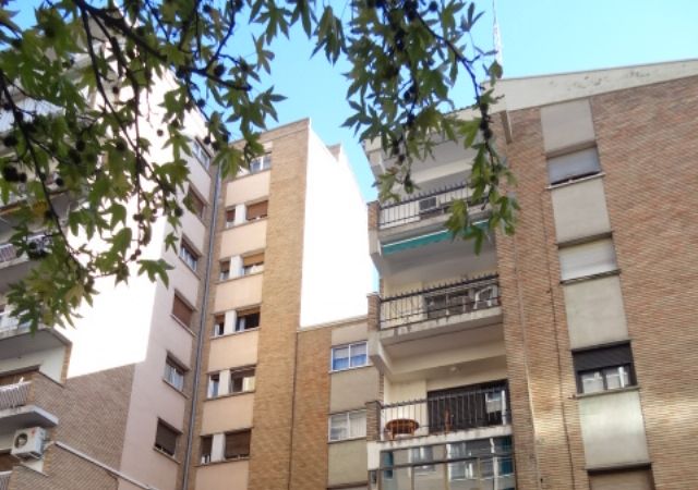 Vista exterior de Pis en venda en  Huesca Capital