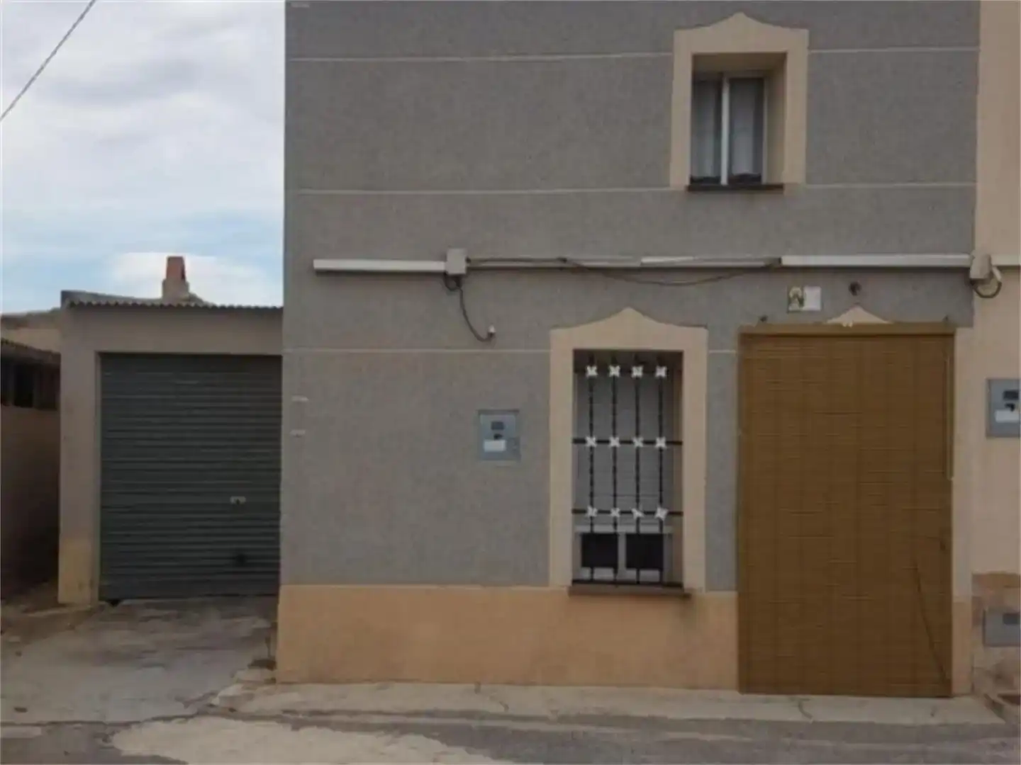 Vista exterior de Casa adosada en venda en Orihuela amb Aire condicionat