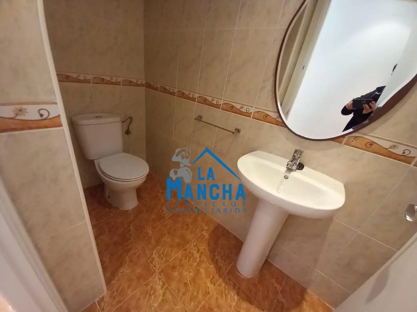 Badezimmer von Einfamilien-Reihenhaus zum Verkauf in Barrax mit Heizung und Abstellraum