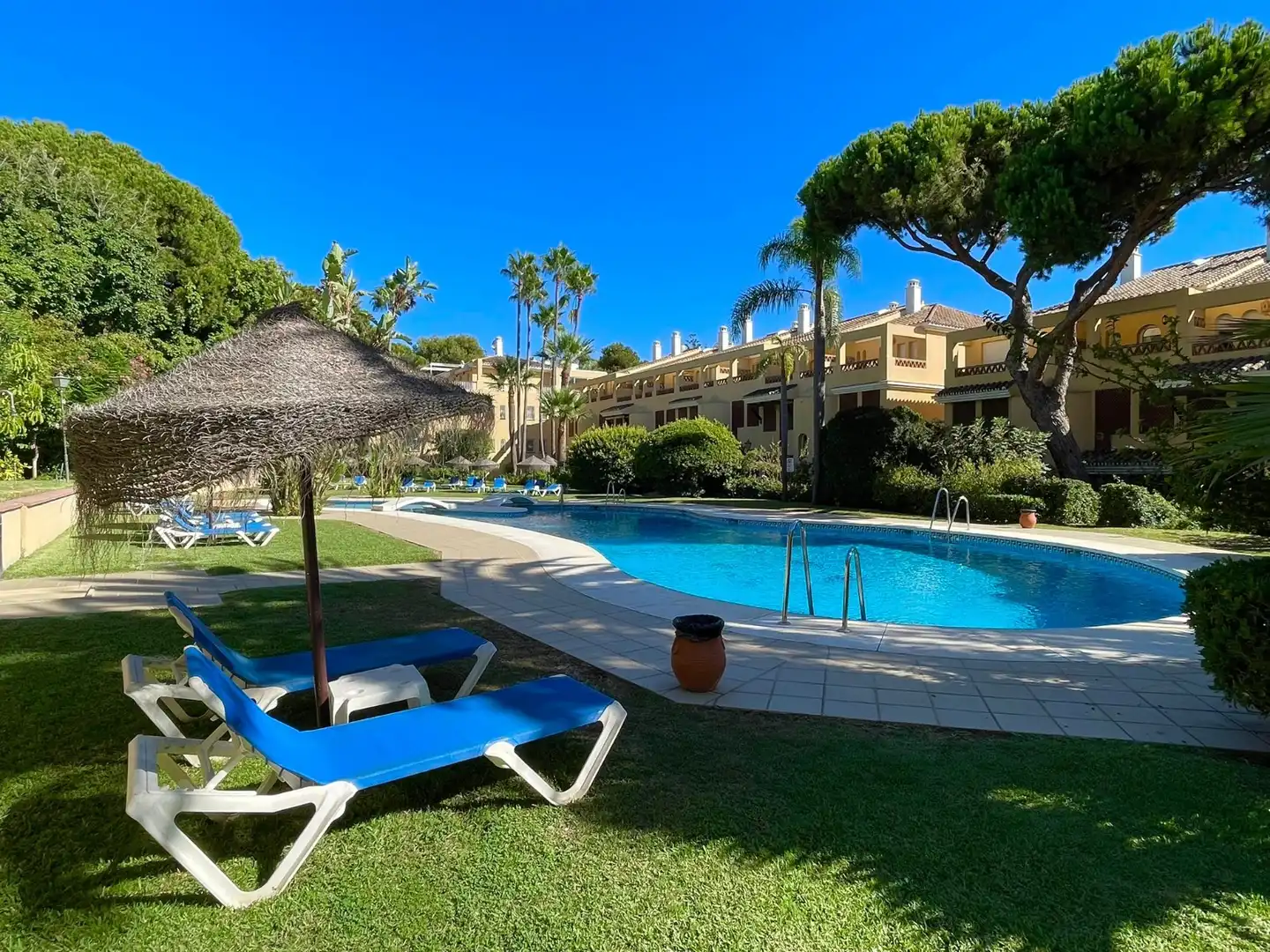 Jardín de Dúplex de alquiler en Marbella con Aire acondicionado, Terraza y Amueblado