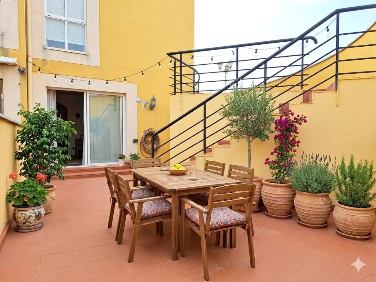 Terrassa de Casa o xalet en venda en Burgos amb Calefacció, Jardí privat i Parquet