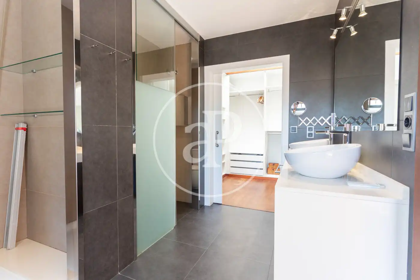 Bathroom of Detached homes for rent in Barcelona  with Air Conditioner, Heating and Private garden