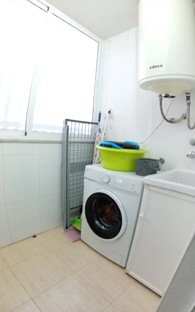Bany de Apartament de lloguer en La Manga del Mar Menor amb Calefacció, Piscina i Moblat