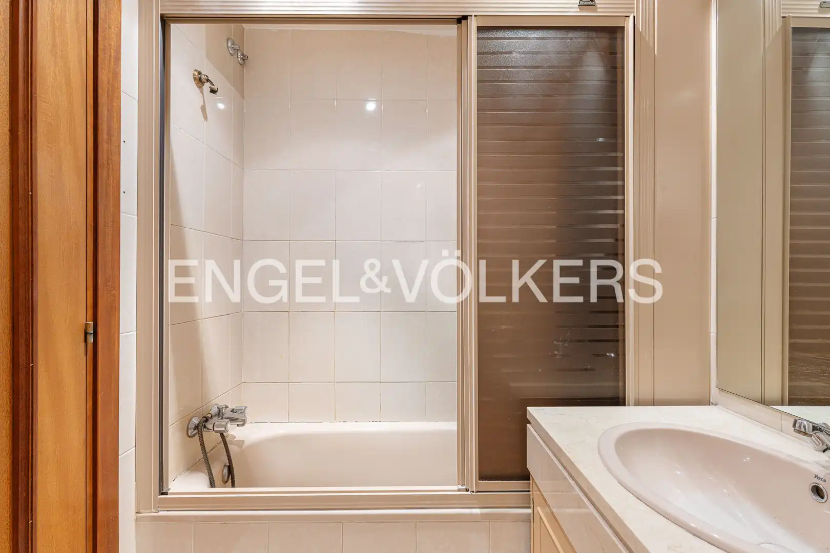 Baño de Piso en venta en Pozuelo de Alarcón con Aire acondicionado, Calefacción y Parquet