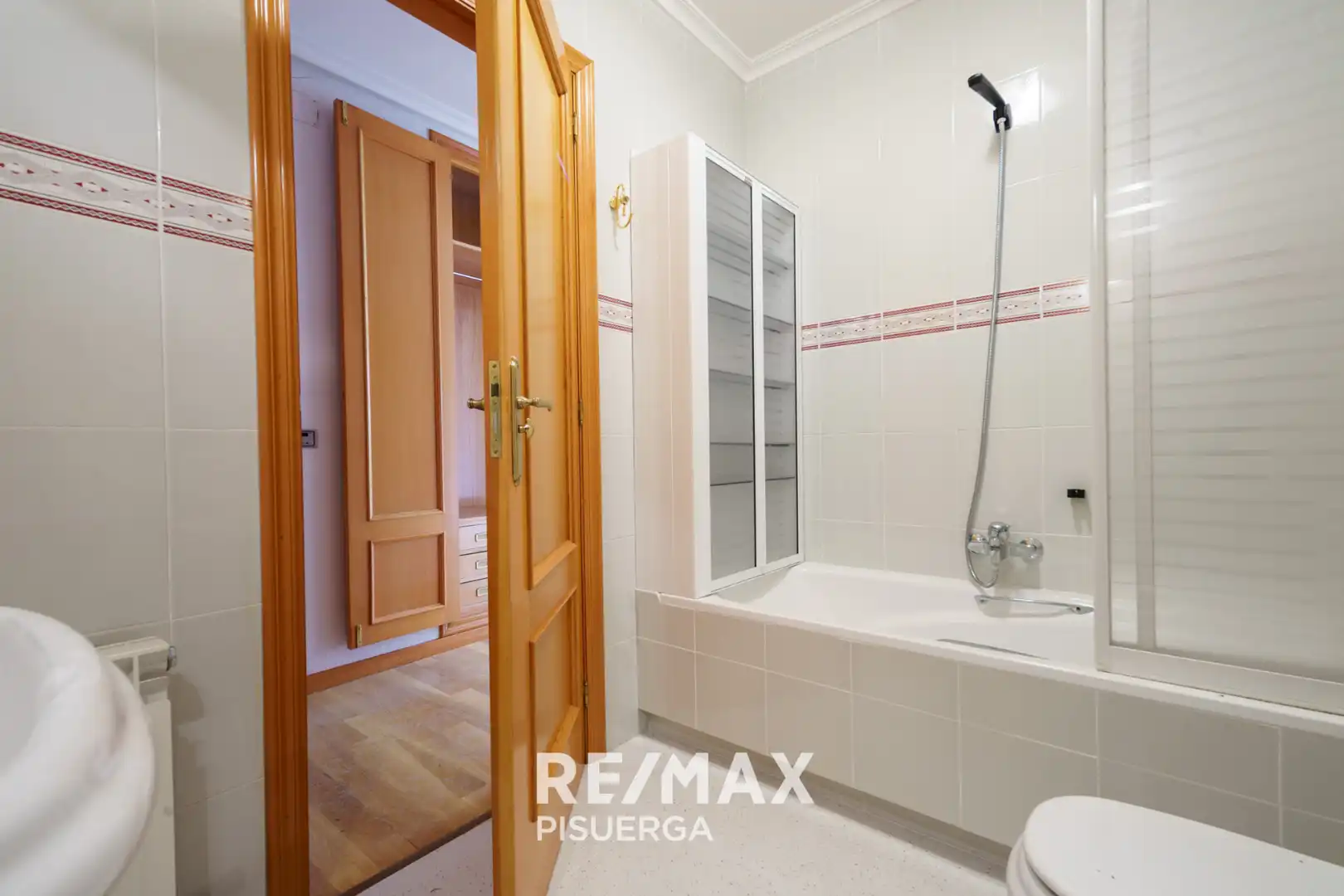 Chalet con jardín en venta en Calle Castilla y León 1, imagen 48