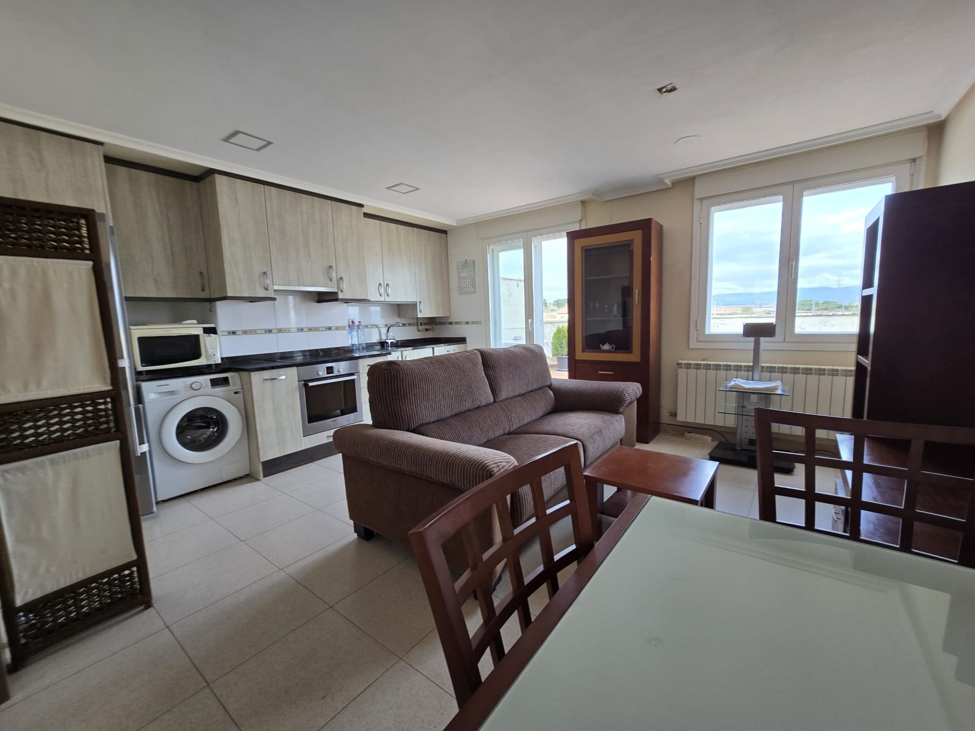 Wohnzimmer von Dachboden zum verkauf in Lardero mit Heizung, Terrasse und Abstellraum