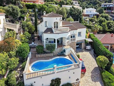 Casa con piscina en venta en Calle Belgica 174