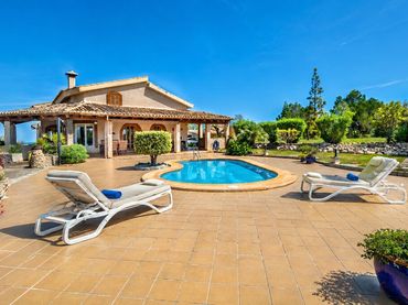 Casa rústica amb piscina en venda a Campanet