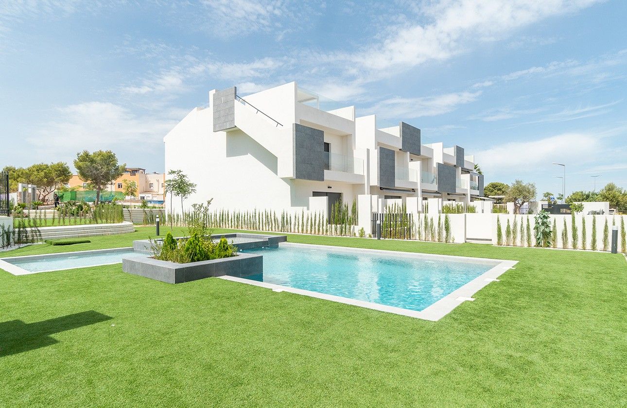 Vista exterior de Estudio en venta en Torrevieja con Aire acondicionado, Calefacción y Terraza