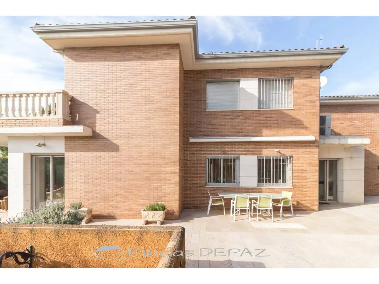 Vista exterior de Casa o xalet en venda en Castelldefels amb Aire condicionat, Calefacció i Jardí privat