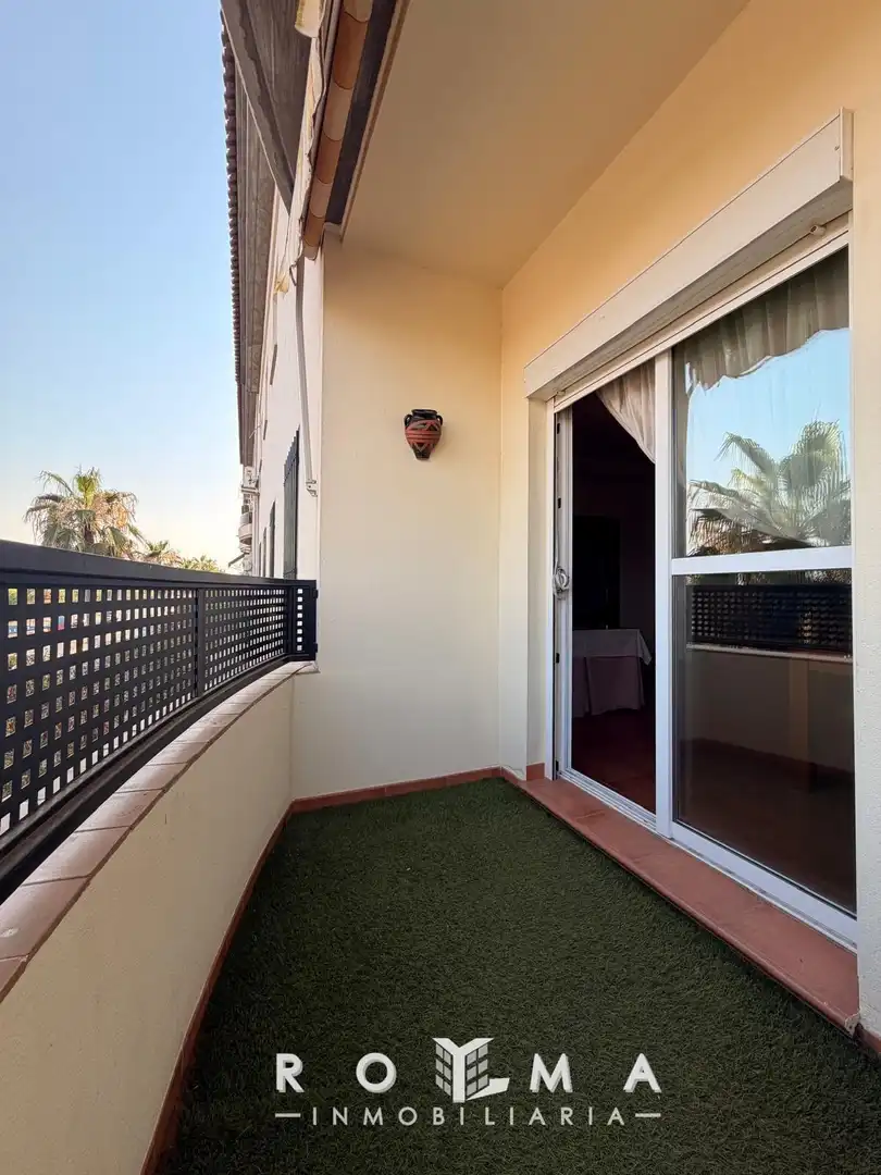 Terraza de Piso de alquiler en Dos Hermanas con Aire acondicionado, Calefacción y Jardín privado