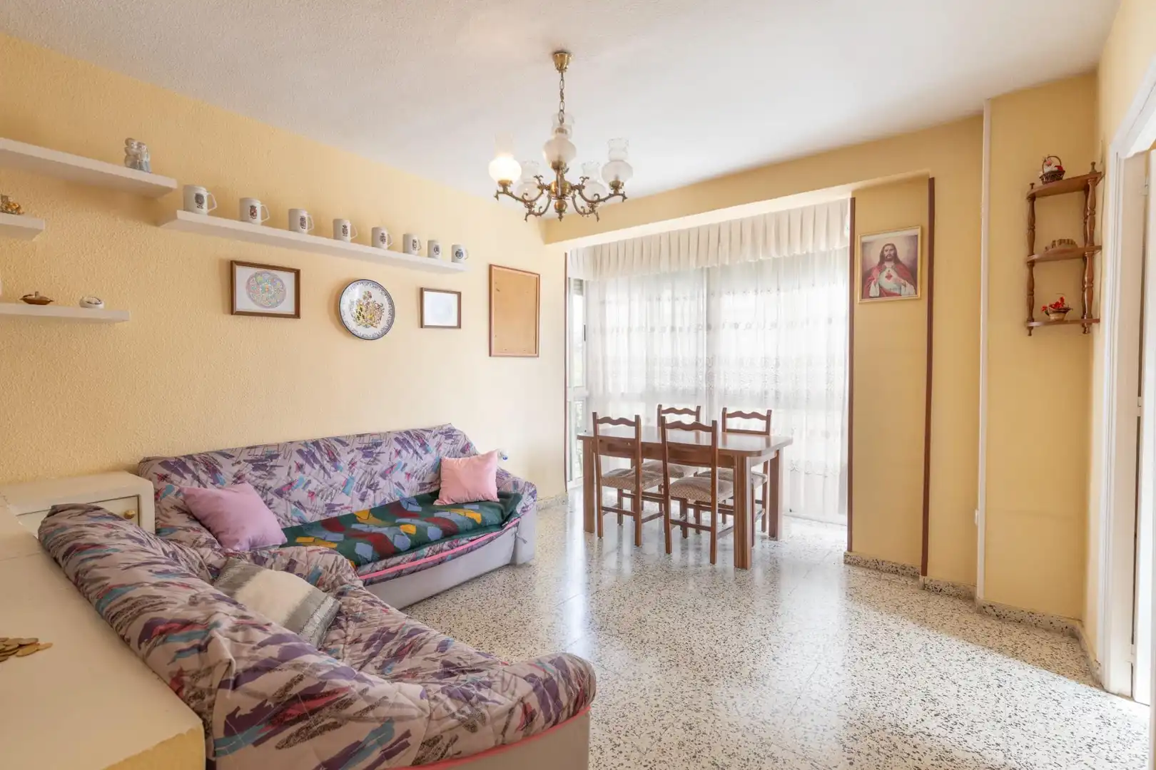 Sala d'estar de Pis en venda en Granada amb Balcó