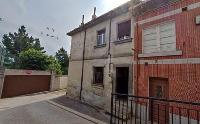 Vista exterior de Casa adosada en venda en Noreña