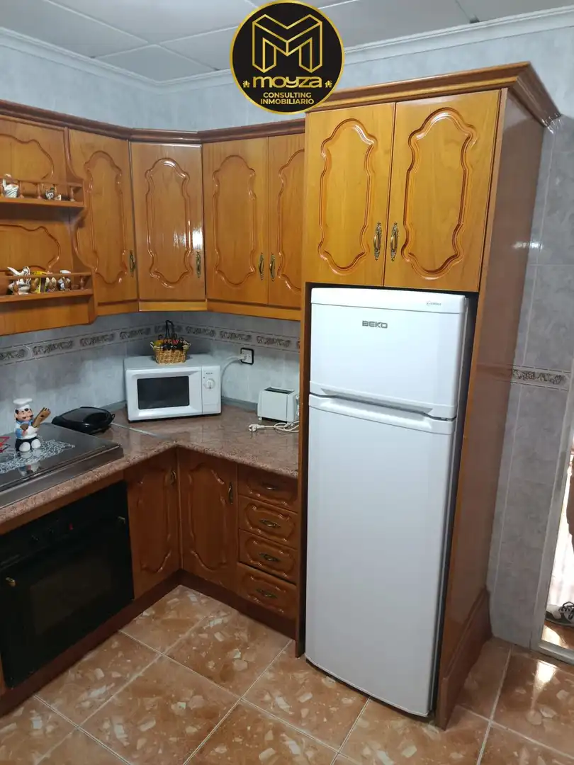Cocina de Casa o chalet en venta en Fuerte del Rey con Aire acondicionado, Calefacción y Terraza