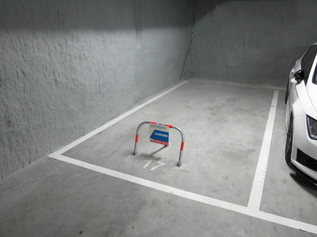 Aparcament de Garatge en venda en Cornellà de Llobregat