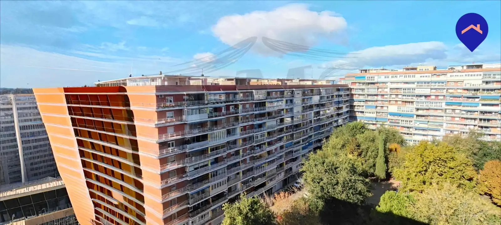 Vista exterior de Àtic en venda en Torrejón de Ardoz amb Calefacció, Jardí privat i Parquet