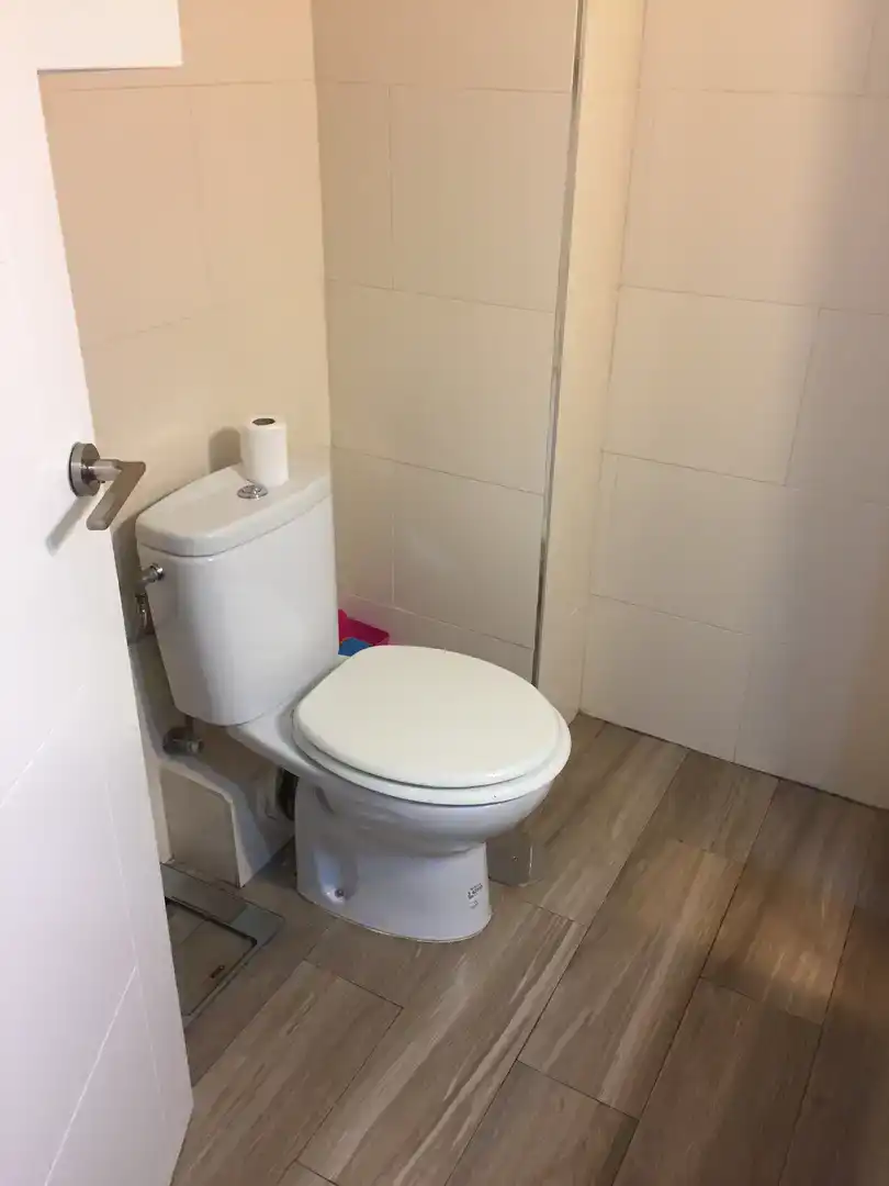 Bathroom of Study for rent in Vélez-Málaga  with Air Conditioner, Private garden and Parquet flooring