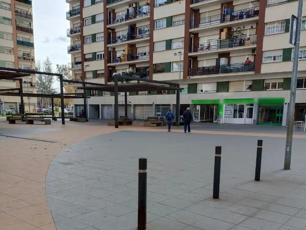 Locale commerciale in vendita a Pz Neus Català y Pallejà