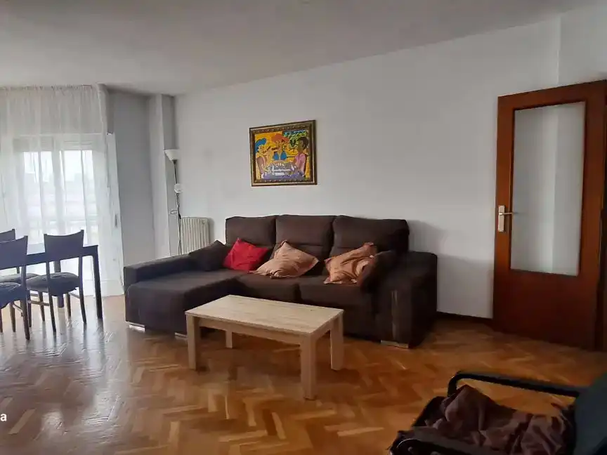 Wohnzimmer von Wohnung zur Miete in  Pamplona / Iruña mit Klimaanlage und Balkon