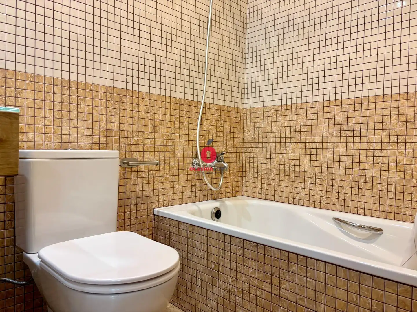 Badezimmer von Erdgeschoss zum Verkauf in Badalona mit Heizung, Abstellraum und Ofen