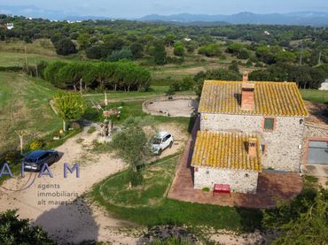 Casa rústica amb piscina en venda a Residencial Park