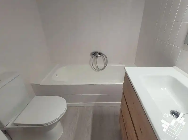 Baño de Piso en venta en Alcanar con Balcón