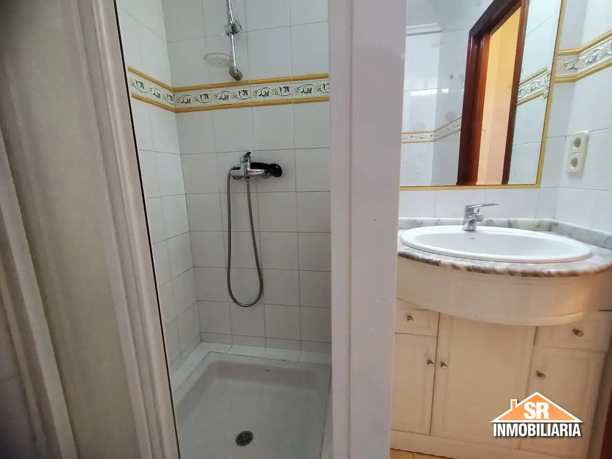 Bathroom of Apartments for rent in A Coruña Capital   with Heating, Oven and Washing machine