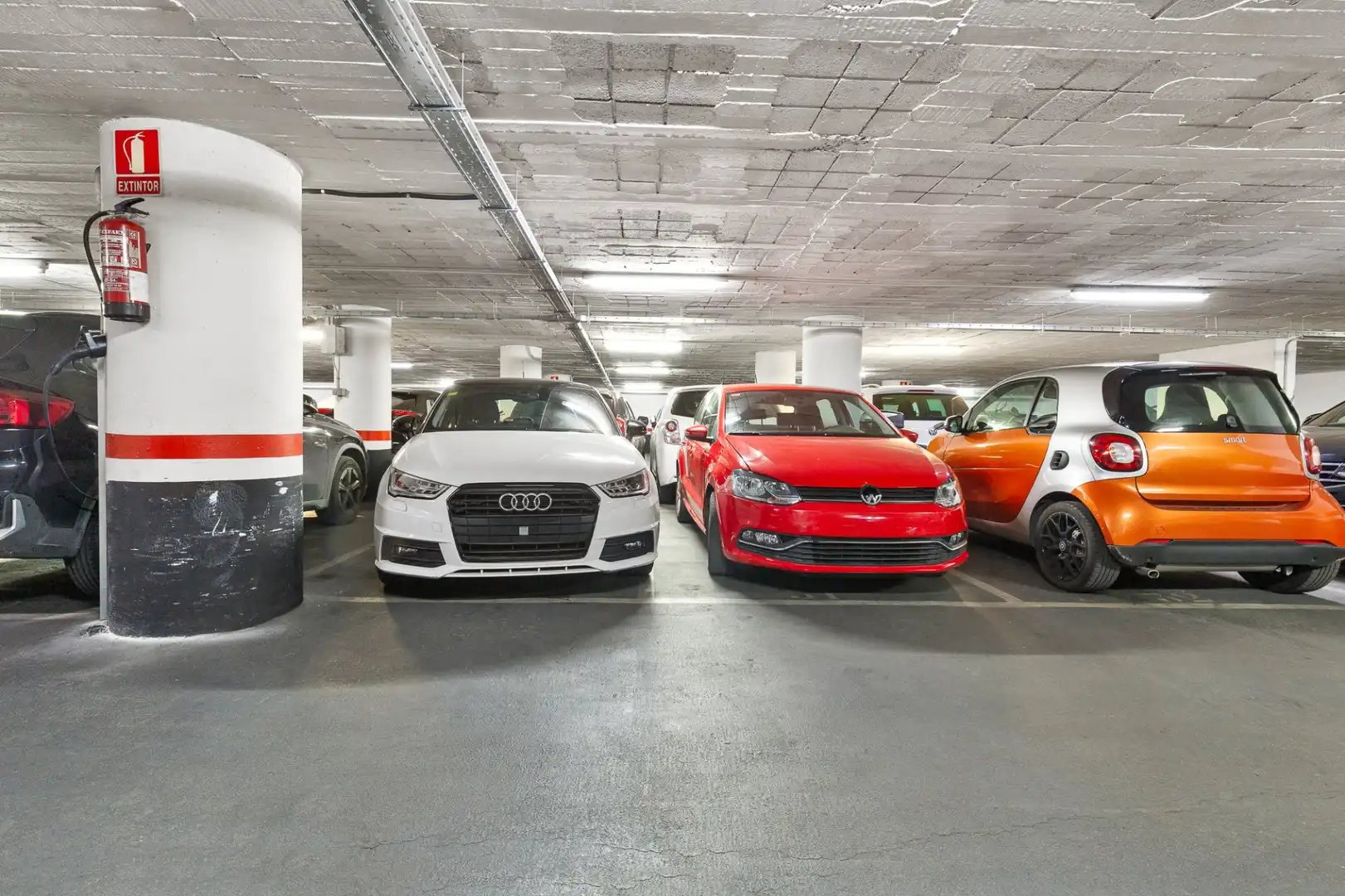 Parking de Piso en venta en Barcelona con Calefacción, Terraza y Balcón
