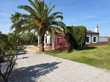Casa rústica amb piscina en venda a Villanueva de la Serena