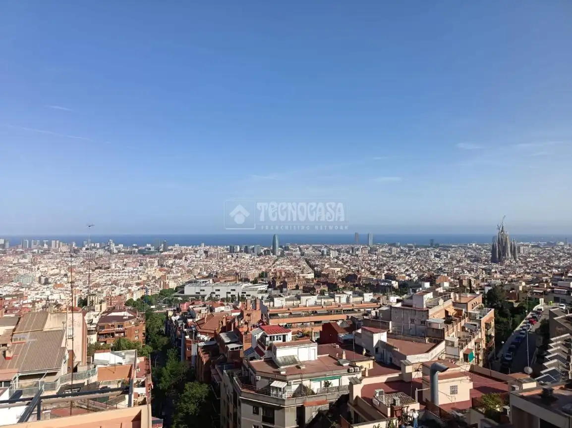 Außenansicht von Wohnung zum Verkauf in Barcelona mit Parkett