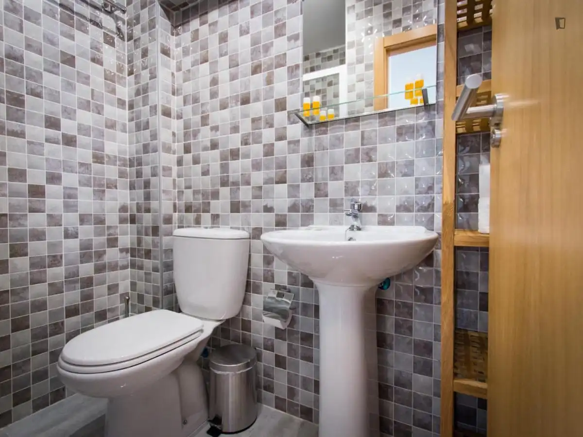 Badezimmer von Wohnungen zur Miete in Málaga mit Klimaanlage, Heizung und Möbliert