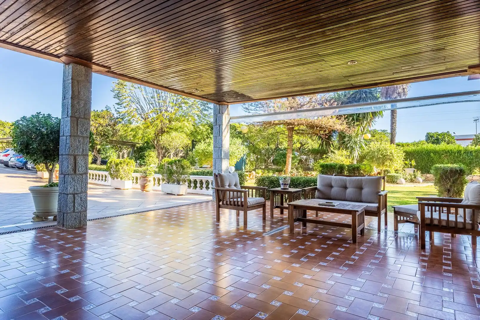 Terrassa de Finca rústica en venda en Sanlúcar la Mayor amb Calefacció, Jardí privat i Terrassa