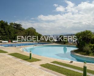 Piscina de Apartament en venda en Donostia - San Sebastián  amb Calefacció, Terrassa i Traster