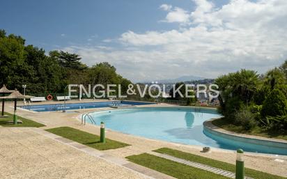 Swimming pool of Apartment for sale in Donostia - San Sebastián   with Heating, Terrace and Storage room