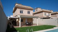 Vista exterior de Casa o xalet en venda en Chipiona amb Terrassa i Piscina