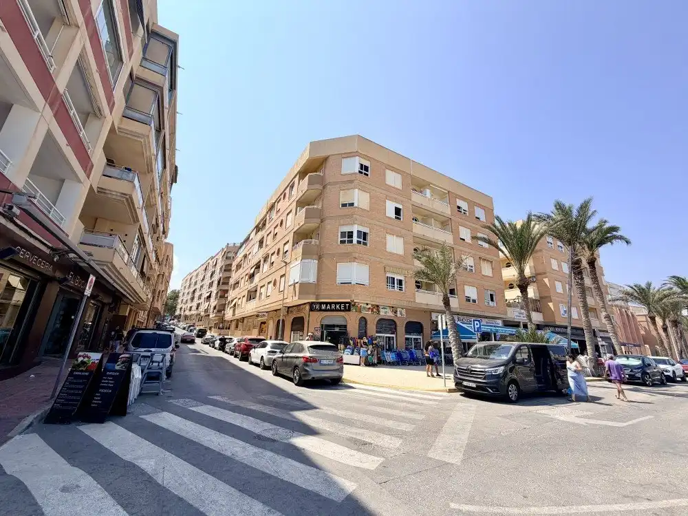 Apartament amb terrassa en venda a Guardamar Playa