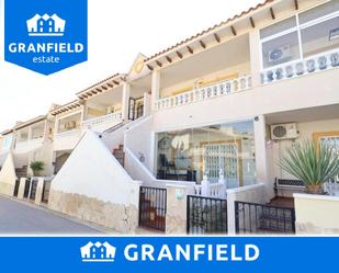 Vista exterior de Casa adosada en venda en Orihuela amb Aire condicionat, Jardí privat i Terrassa